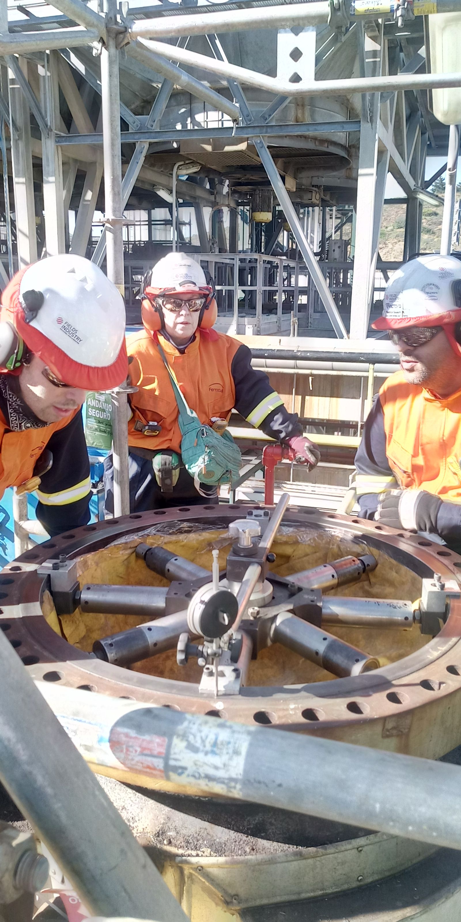 Equipo Pormattech realizando rectificado de flanges in situ en faena minera